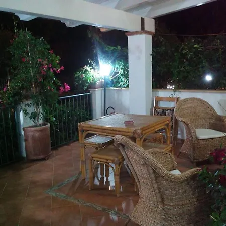 La Dimora Di Alfonso 住宿加早餐酒店 *